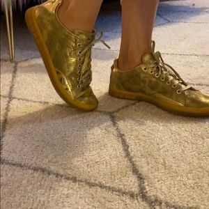 Golden Sneakers 💛